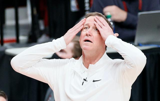 足球直播-有些巨星生涯注定无冠 但利拉德谈放弃还为时过早